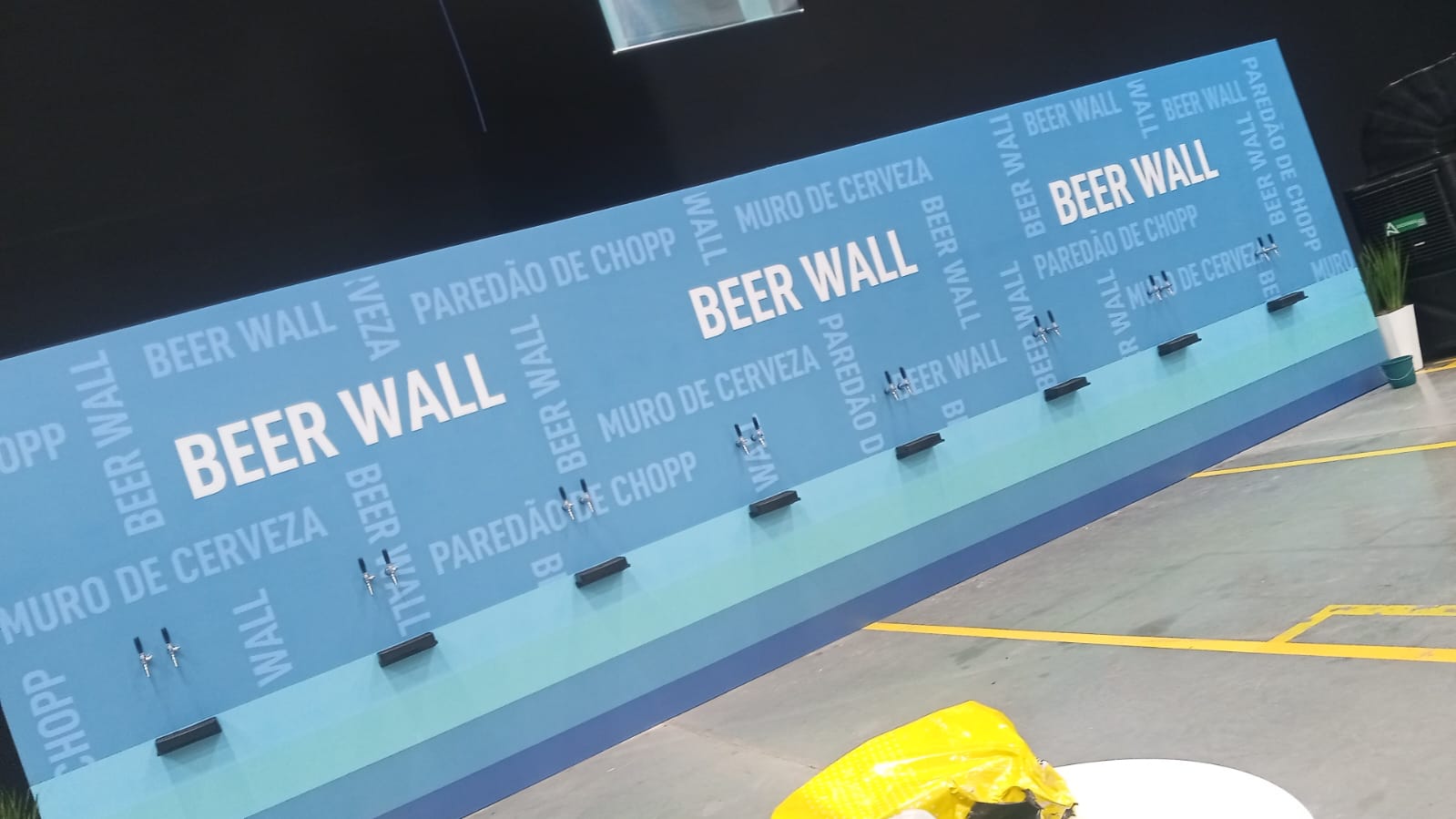 Beer Wall com sistema profissional de chope instalado pela HD Refrigeração
